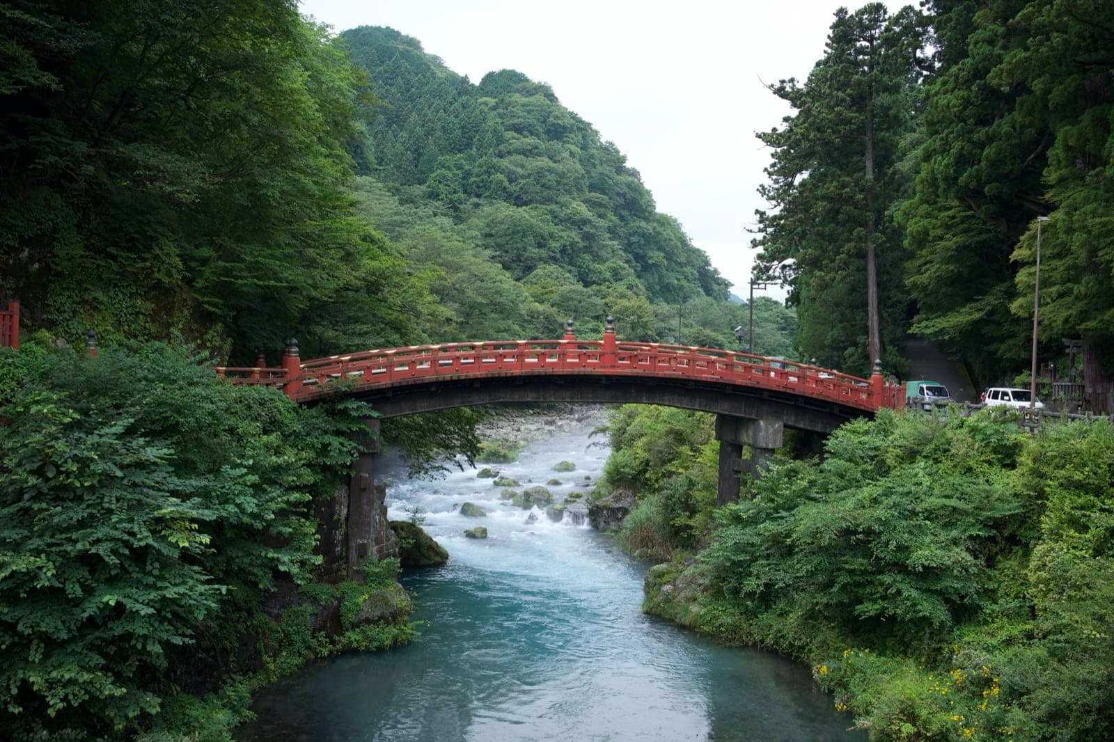 the vermilion Shinkyo bridge arching over the teal Daiya river, no one on it